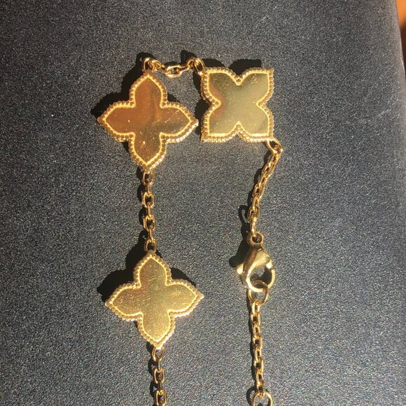 NWT - Alhambra Guilloche Gold Clover Bracelet - Picture 6 of 9